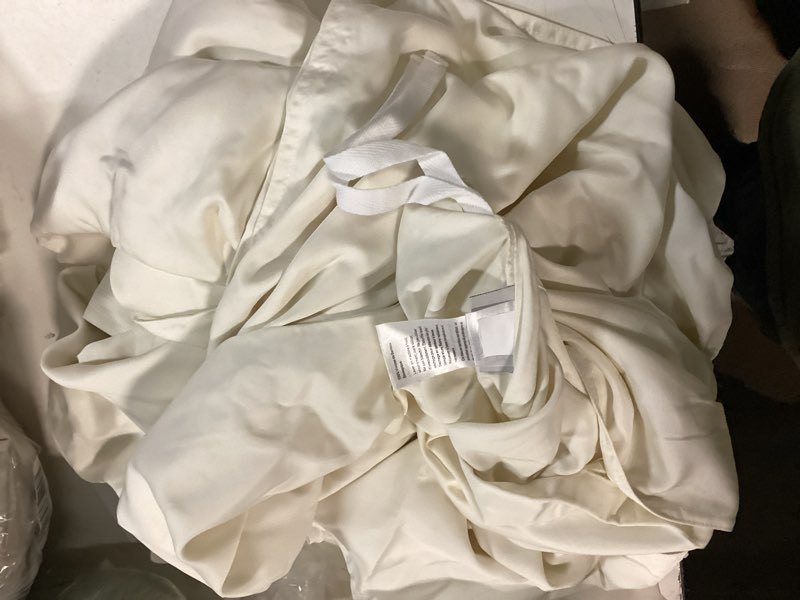 Condition photo showing Good Condition for european linen duvet cover solid: ivory size: full/queen