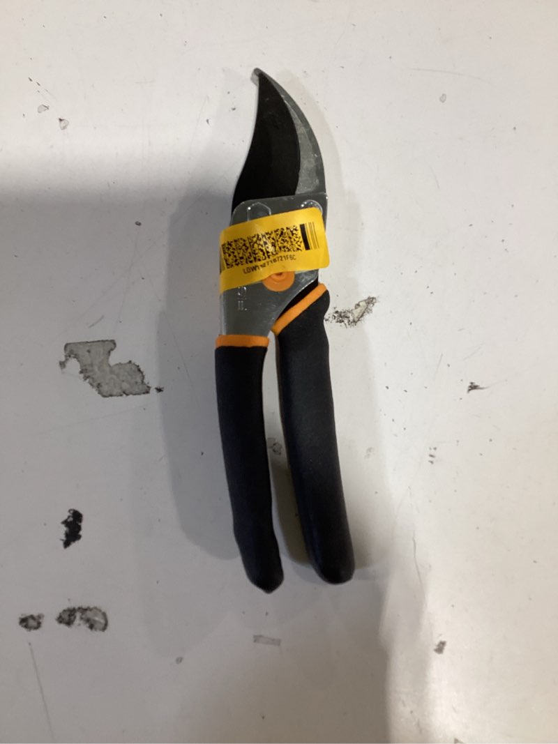 5/8 in. cut capacity 9 in. classic bypass pruning shears