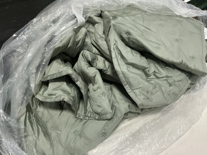 Condition photo showing Good Condition for bamboo dream quilt, king/cal king, eucalyptus