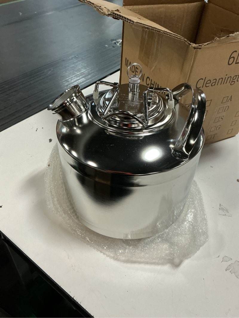 Condition photo showing Good Condition for 1.6 gallon (6 l) mini beer barrel 304 stainless steel homebrew keg with ball lock keg post system