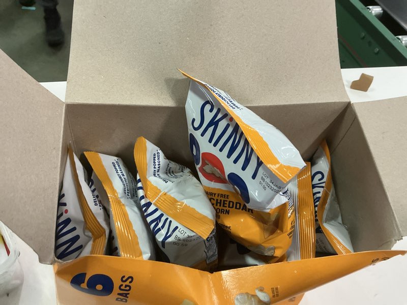 Condition photo showing New/Like New for SkinnyPop Popcorn, Dairy Free White Cheddar, Gluten Free, Non-GMO, Healthy Snacks, 0.65oz Individual Size Bags (6 Count)( lot 34jas10c ) ( BB 10/23/2025 )