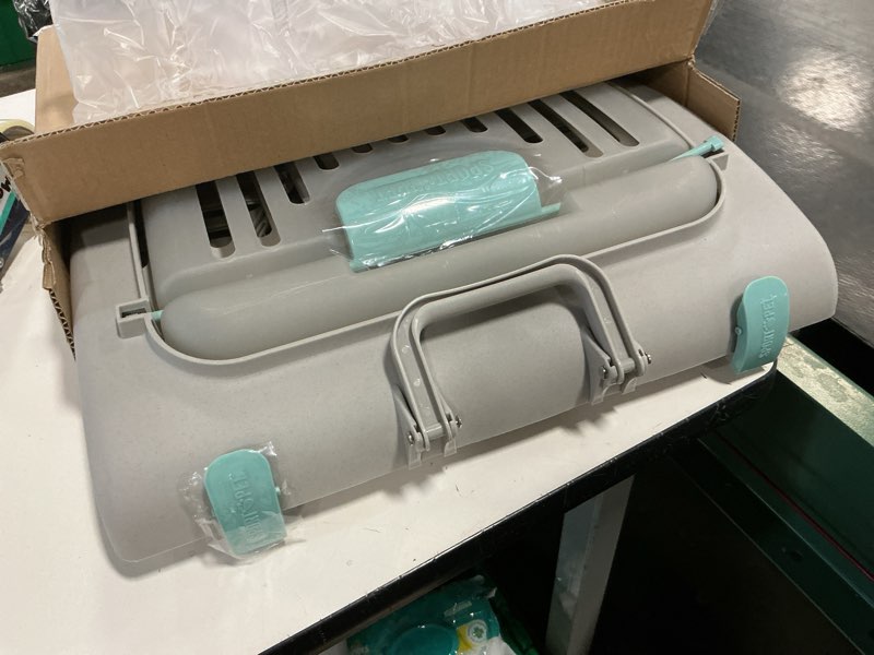 Condition photo showing Good Condition for SportPet Designs Sport Pet Foldable Travel Cat Carrier with A Waterproof Bed - Front Door Plastic Collapsible Carrier, Gray (CM-10064-CS01)