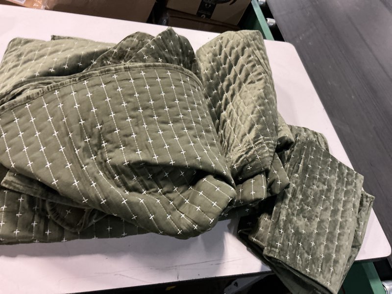 Condition photo showing Good Condition for wdcozy queen size quilts bedding sets with 2 pillow shams, lightweight soft bedspread coverlet, quilted blanket thin comforter bed cover for all season, 3 pieces, 90x90 inches, moss green moss green queen