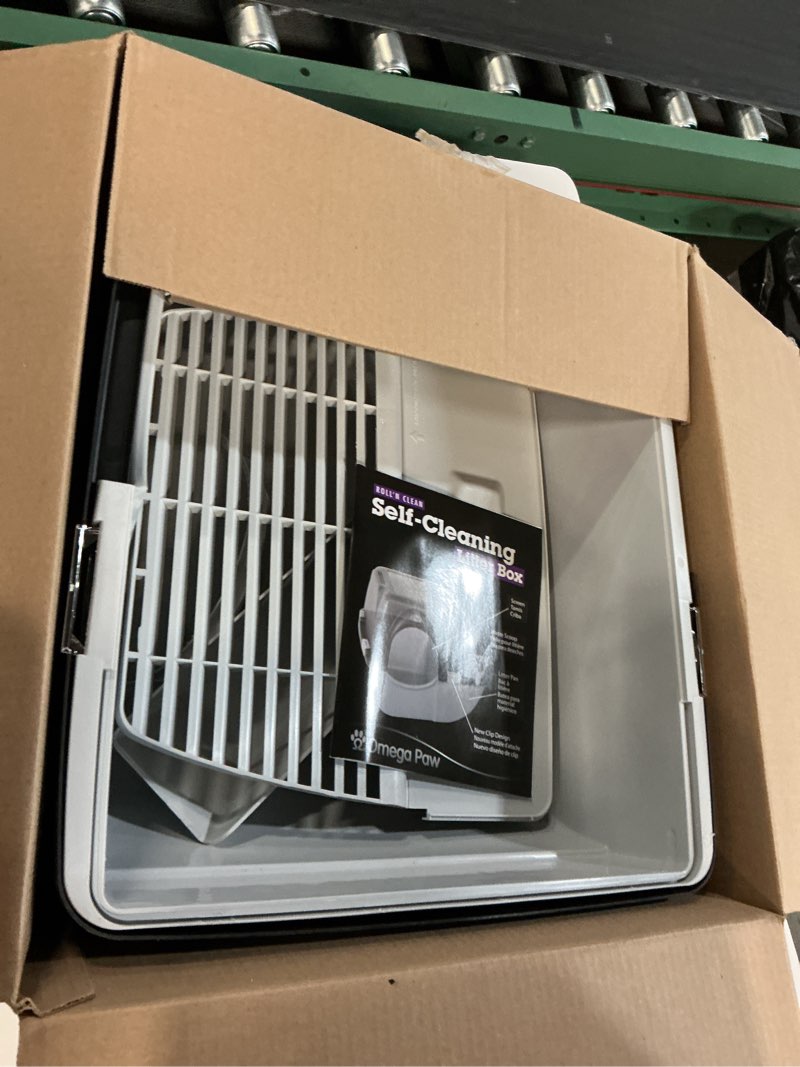 Condition photo showing Good Condition for omega paw self cleaning cat litter box, elite roll 'n clean litter box, regular size for kittens and cats 10 lbs and under, black color (el-ra15-1) with integrated litter step and chrome accents