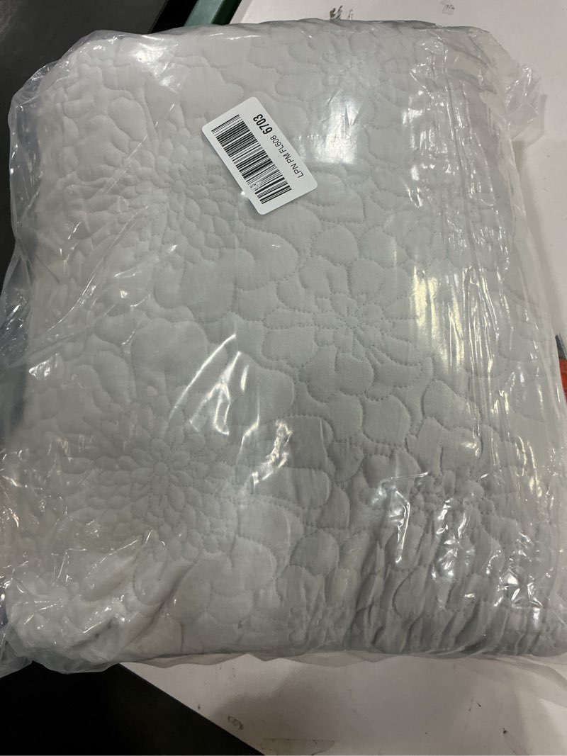 Condition photo showing Good Condition for BOV Stonewashed Ruffled Quilt Set – Farmhouse Bedding Set with Shams, Vintage Floral Quilts, Shabby Chic Bedspread, Soft, Breathable for Summer & All Seasons
