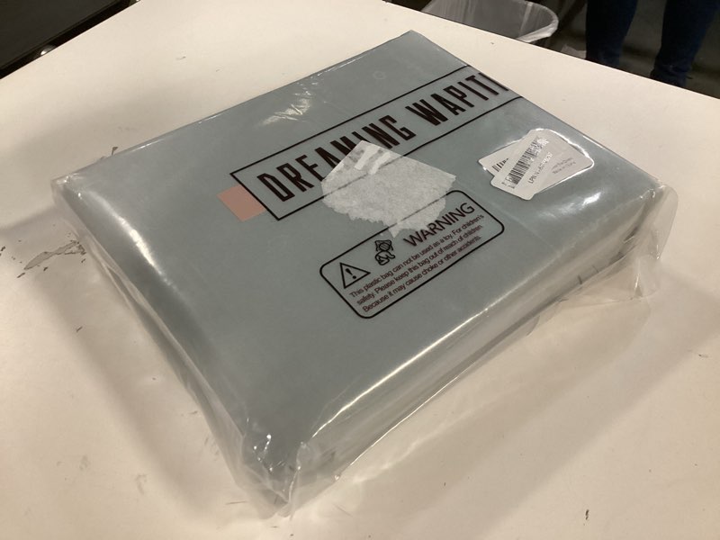 Condition photo showing New/Like New for Dreaming Wapiti Duvet Cover Queen,Washed Microfiber Cornflower Blue Queen Size Duvet Cover Set,Solid Color - Soft and Breathable with Zipper Closure & Corner Ties (Cornflower Blue,Queen) Queen Cornflower Blue