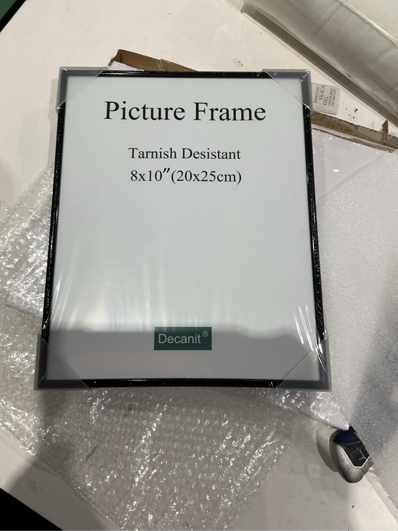 Condition photo showing As Is for picture frame 20x25 cm