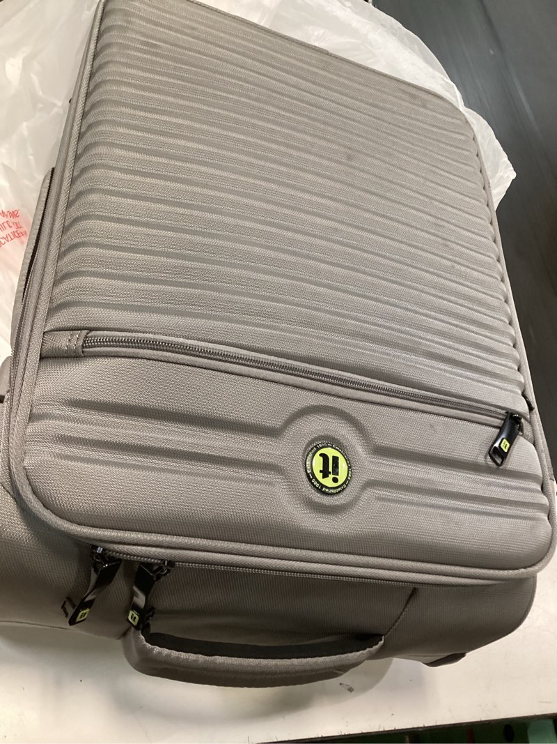 Condition photo showing Good Condition for it luggage circulator 22" softside carry-on 8 wheel expandable spinner, elephant skin