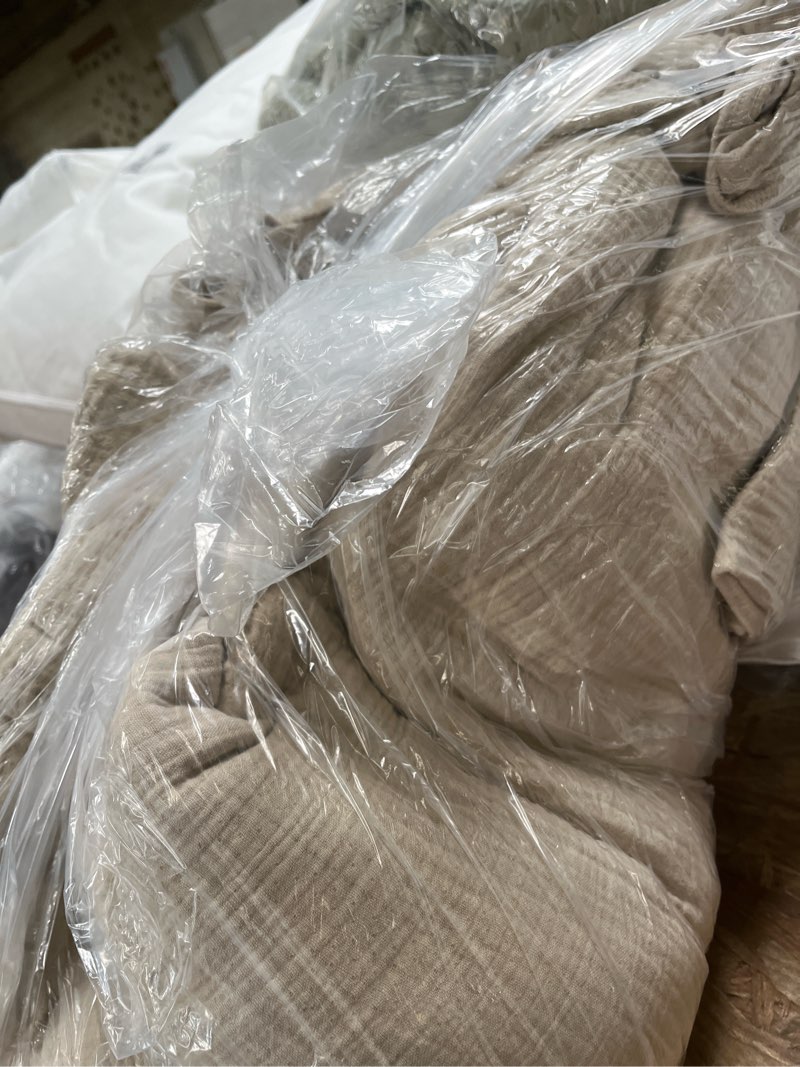Condition photo showing Good Condition for organic airy gauze duvet cover set, full/queen, dune