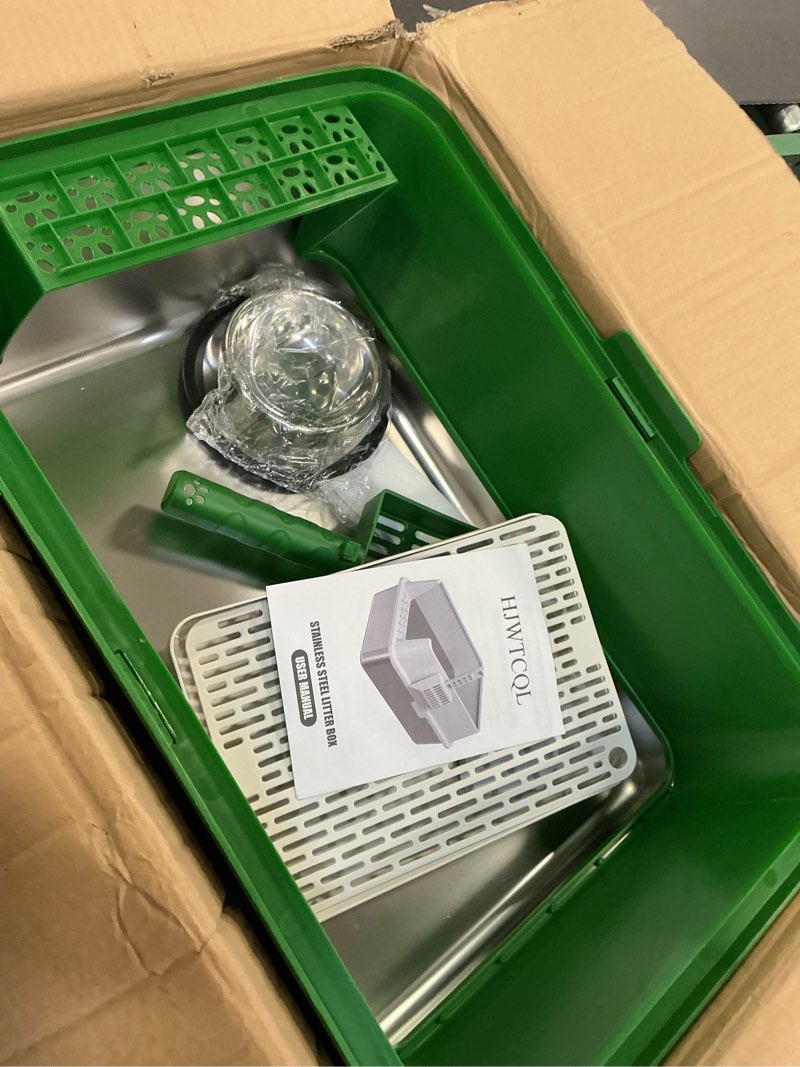 Condition photo showing Good Condition for Stainless Steel Cat Litter Box with Lid, High-Sided Metal Litter Pan for Small Cats, Kitty Litter Box, Non-Stick & Odor-Resistant, Anti-Urine Leakage, Easy to Clean, Scoop Included Green 