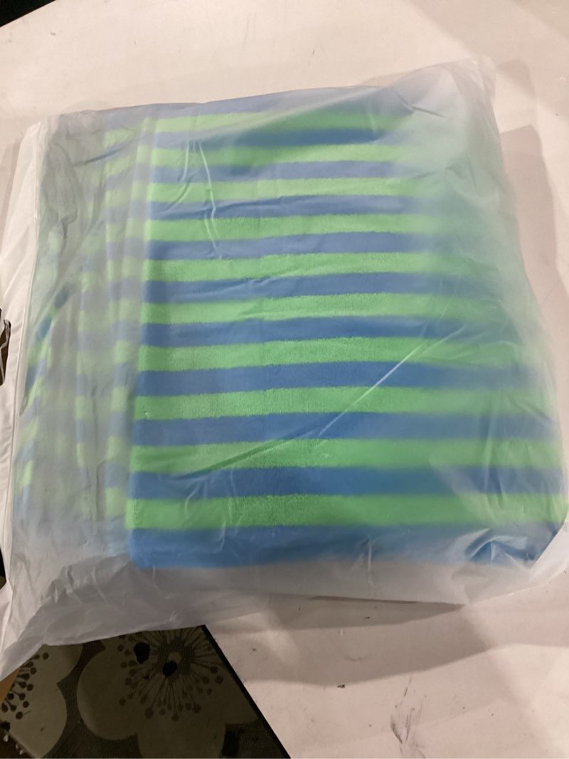 Condition photo showing Good Condition for qaxopl set of 6 pool towels. green and blue stripes