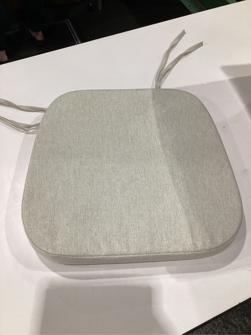 Condition photo showing Good Condition for Shinnwa Kitchen Chair Cushions, Non Slip Dining Room Seat Cushions with Ties, 15 x 15.5 inches, Off White Off White 1