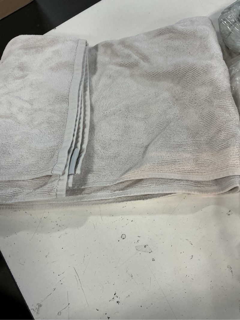 Condition photo showing As Is for quince turkish ribbed quick dry bath towel (set of 2), one size, silver(incomplete 1 piece)