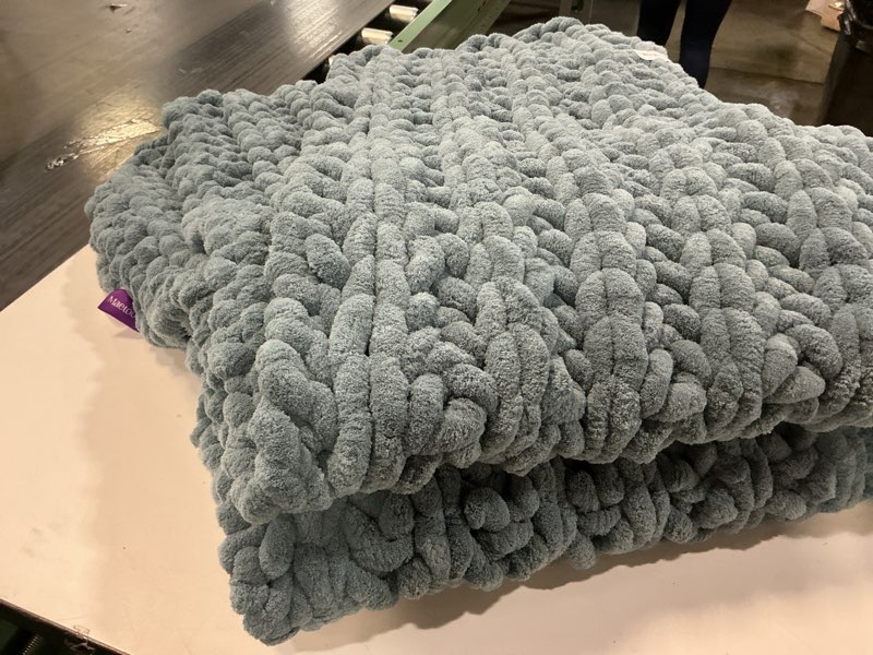 Condition photo showing As Is for Maetoow Handmade 10 lb Soft Knitted Weighted Blanket, 40 x 60 in Breathable Chunky Knit Gravity Blanket Throw, Home Decor for Sofa Couch Bed, Airy Blue Airy Blue 40X60inch, 10lb