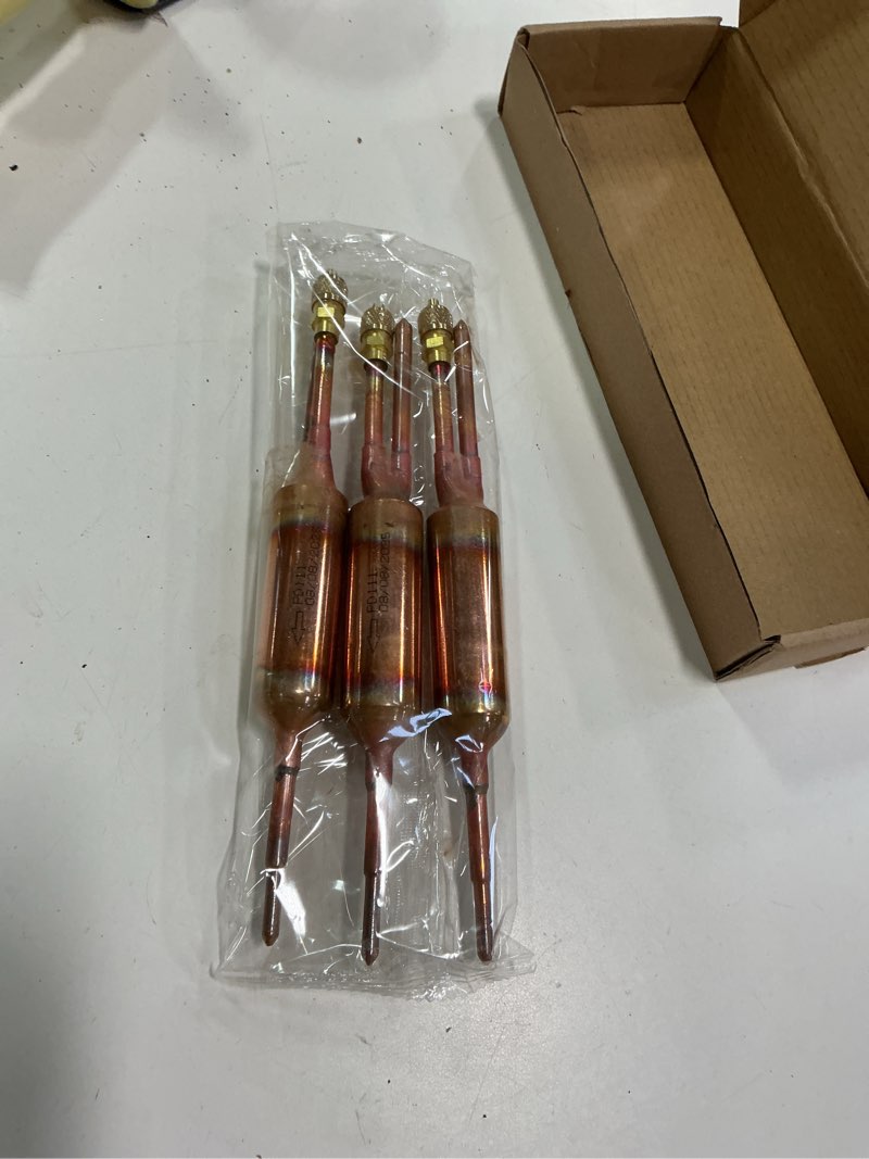 Condition photo showing New/Like New for LÍNEA LÍQUIDA REFRIGERANTE DE FILTRO 3PC CON VÁLVULA DE CARGA 1/4 X 1/4 0.88 oz