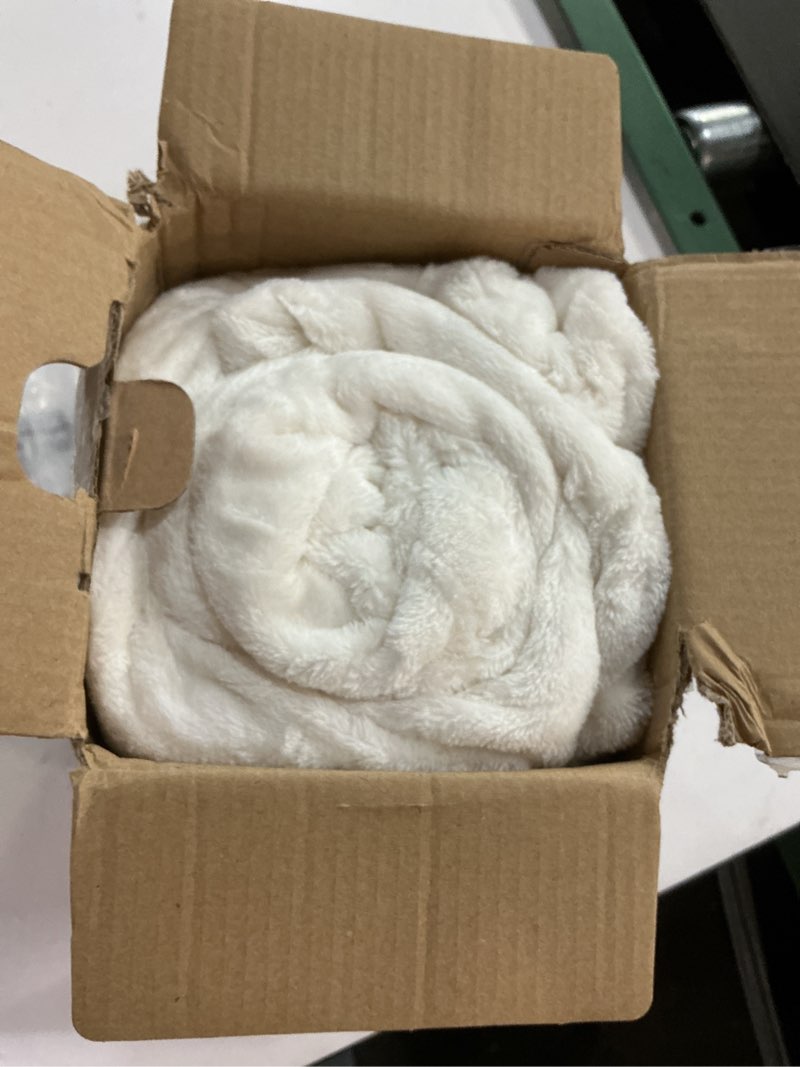 Condition photo showing Good Condition for Bedsure Fleece Throw Blanket for Couch Cream - Lightweight Plush Fuzzy Cozy Soft Blankets and Throws for Sofa, 50x60 inches Cream Throw (50" x 60")