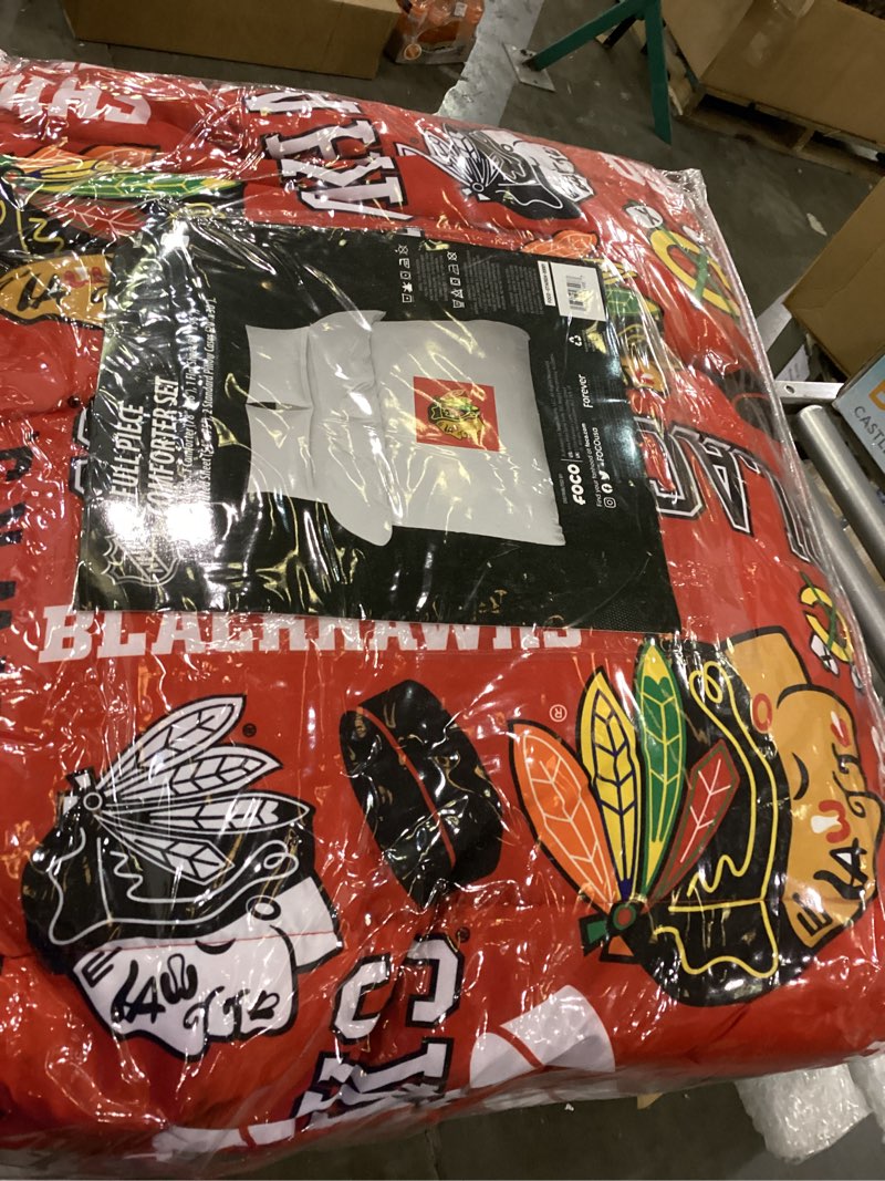 Condition photo showing New/Like New for FOCO Chicago Blackhawks NHL Team Color Bed in a Bag Comforter Bedding 5 Piece Set - Full