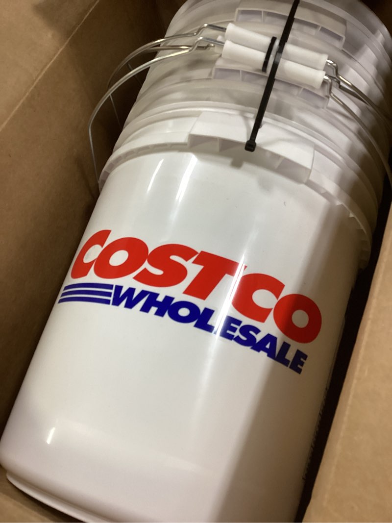 Condition photo showing Good Condition for (Similar item). United Solutions 5 Gallon Bucket - 3 Pack, White, Heavy Duty BPA-Free Plastic Bucket, Comfortable Handle, Easy to Clean, Perfect for on The Job, Home Improvement, or Household Cleaning