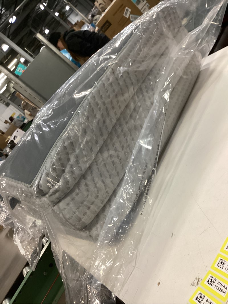 Condition photo showing Good Condition for MLILY Tri-Fold Memory Foam Mattress, 4 inch Single Folding Mattress with Collapsible and Washable Cover, Travel and Guest Mat, 75"×25"×4", Grey 4 Inch Small Single