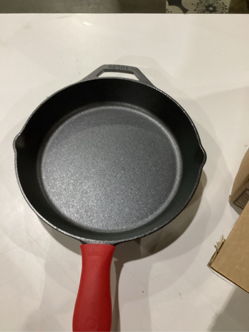 iron skillet lodge 12 inch cast iron skillet with red silicone hot handle holder – pre-seasoned frying pan for stove, oven, grill & campfire – made in the usa – durable, nonstick cast iron cookware – black