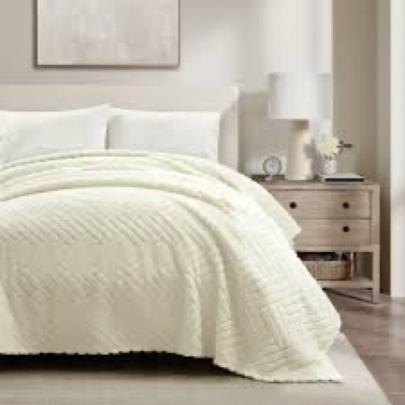Lush Decor Super Cozy Ultra Soft Sherpa Jacquard Geo Bedspread/Blanket, King/Cal King, Ivory