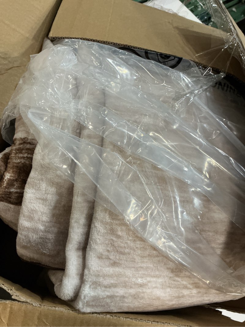 Condition photo showing Good Condition for GarveeHome Area Rug 6x9 Large Living Room Modern Border Throw Rug with Rubber Backing Stain Resistant Dining Room Throw Carpet Washable Scalloped Rug for Bedroom Home Decor Office, Beige Scalloped Beige 6' x 9' (Rectangular)