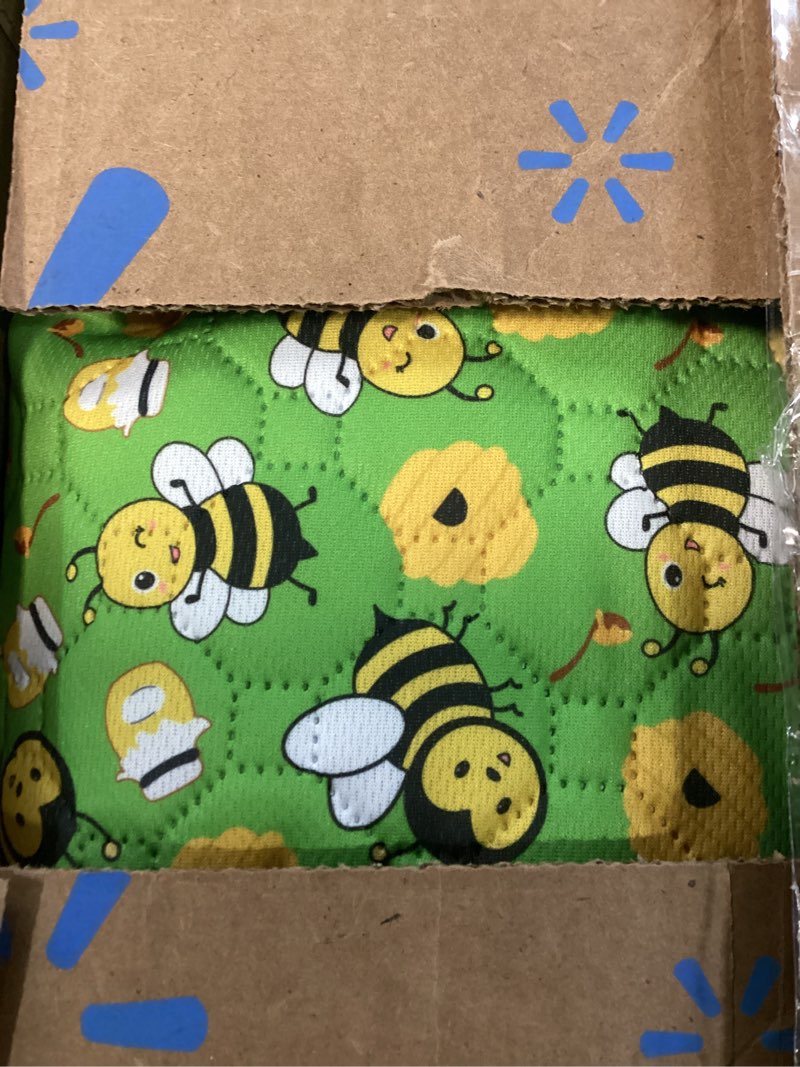 Condition photo showing Good Condition for 2'pcs washable pee pads, reusable puppy pet training pads, waterproof dog crate, whelping pad, non-slip protects against urine leakage . greenbee extra large green extra large