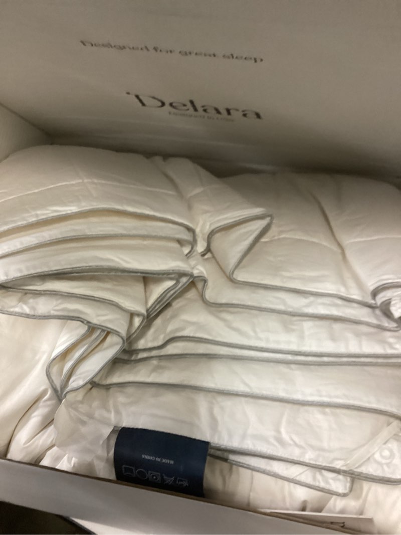 Condition photo showing Good Condition for Delara Twin Size Organic Wool Comforters Duvet Insert, Ultra-Soft GOTS Certified 100% Organic Cotton Shell All Season Merino Wool Comforters Hotel Collection Comforter, 300 GSM All Season Warmth White 300 Gsm All Season Twin(68"X86")