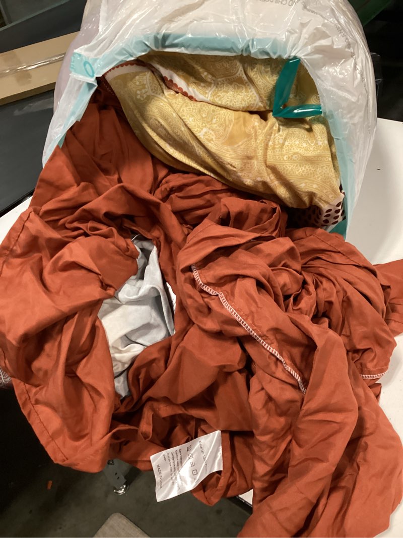 Condition photo showing As Is for (Similar) Levtex Home - Rhapsody Duvet Set - Full/Queen Duvet Cover (90x94in.) and 2 Standard Shams (20x26in.) - Paisley Floral - Reversible - Cotton Duvet - Queen