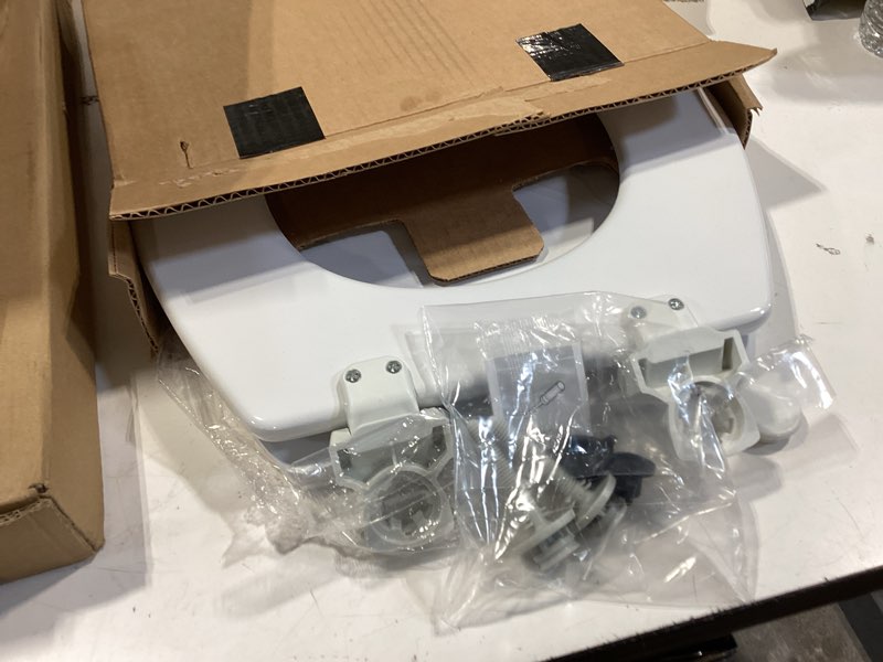 Condition photo showing Good Condition for bemis 500ec 390 toilet seat with easy clean & change hinges, 1 pack round, cotton white