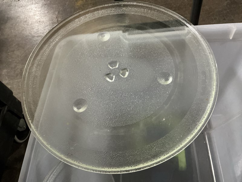 Microwave replacement glass round. 