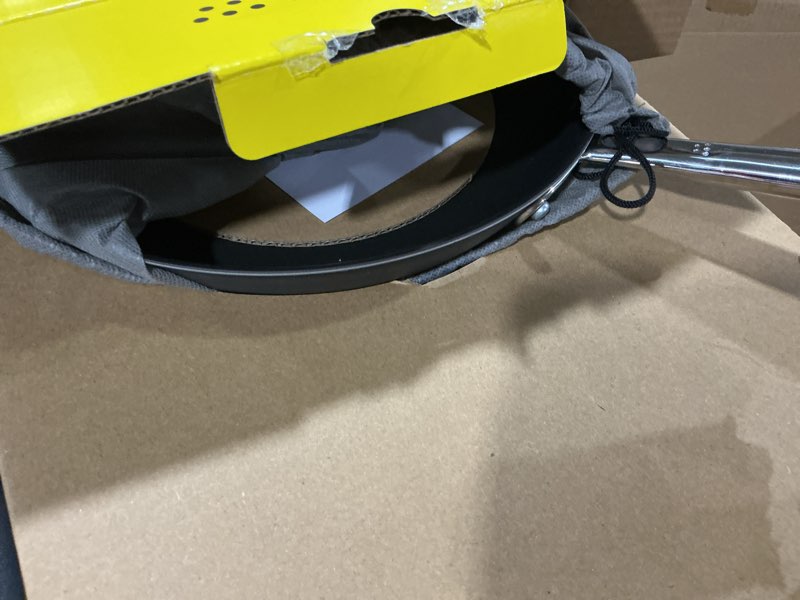 Condition photo showing Good Condition for misen carbon nonstick™ frying pan – carbon steel pan, naturally nonstick no-coating surface, ultra-durable & oven-safe, induction & gas compatible - 10 inch