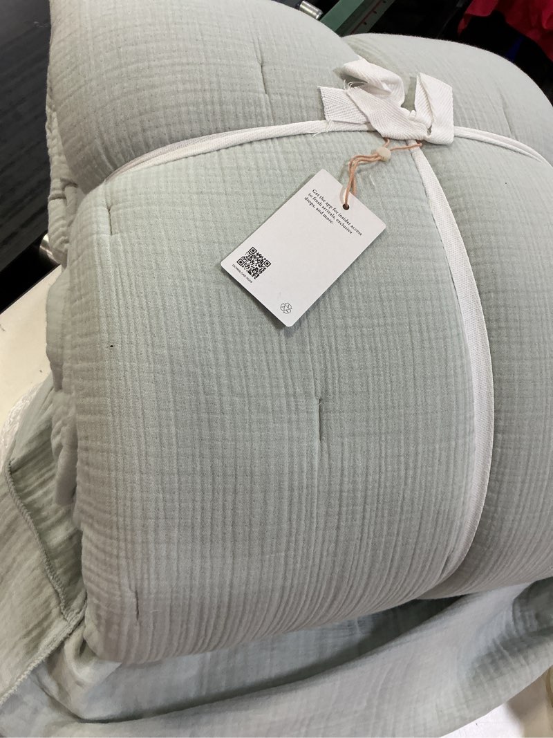 Condition photo showing New/Like New for organic cotton gauze dream quilt set, king/cal king, mist