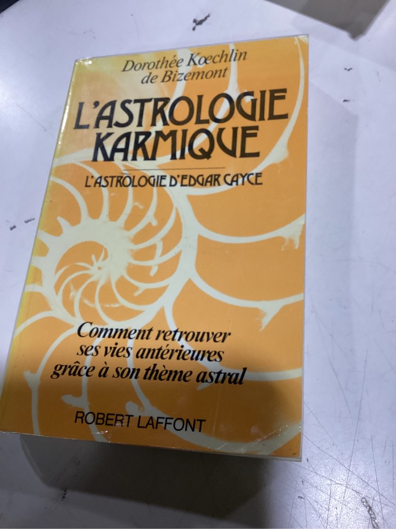Condition photo showing Good Condition for L'astrologie karmique (French Edition)