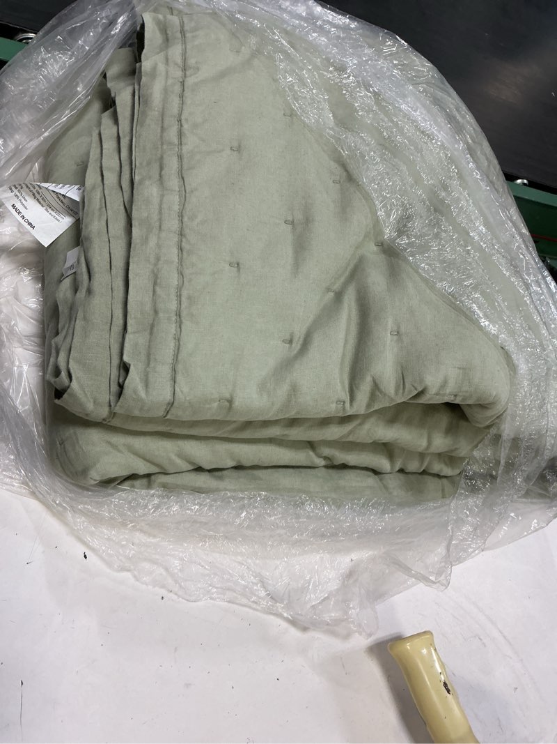 Condition photo showing Good Condition for ((size king))quince european linen dream quilt color: willowleaf
