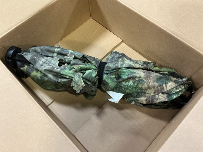 Condition photo showing Good Condition for Ameristep Throwdown Ground 3D Leafy Die-Cut Camo Ultra-Compact Easy-Setup Three-Panel Low-Noise Run-and-Gun 2-Person Hunting Blind Mossy Oak