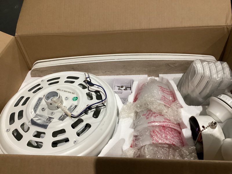 harbor breeze notus 52-in white with white/driftwood blades ceiling fan with light