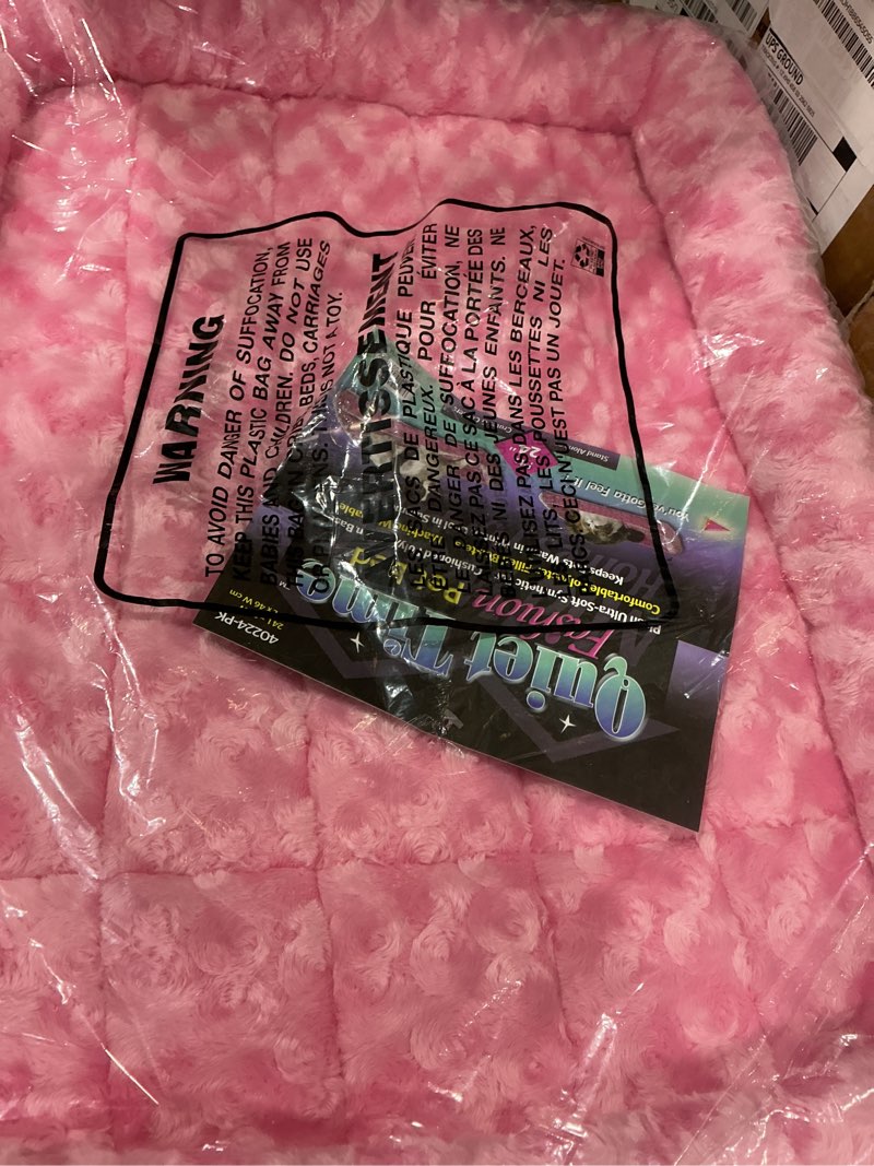 Condition photo showing New/Like New for midwest quiet time fashion pet bed, pink, 24 x 18