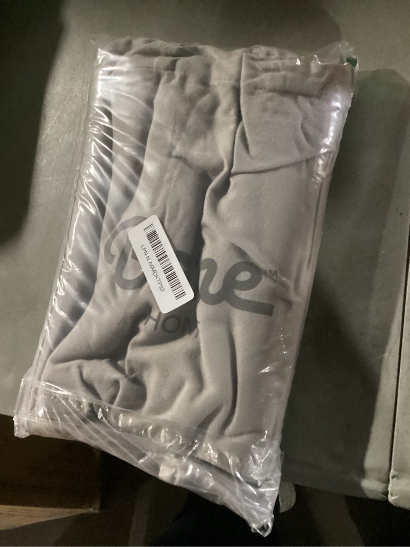 Condition photo showing New/Like New for Bare Home Flannel King Pillowcases Set of 2-100% Cotton - Velvety Soft & Cozy - Double Brushed Heavyweight Flannel Pillowcases (King Pillowcase Set of 2, Light Grey) King - 2 Pack 03 - Light Grey
