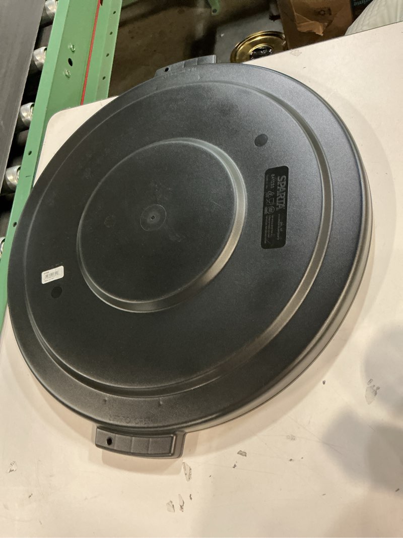 Condition photo showing Good Condition for SPARTA Bronco Waste Container Trash Can Lid, Round Trash Bin for Disposal, 32 Gallons, Black Black 32 Gallon