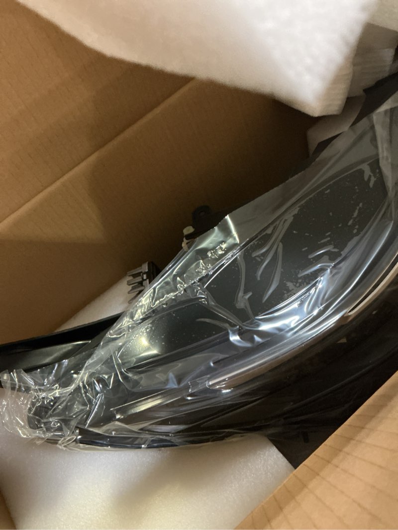 Condition photo showing New/Like New for Passenger Side Hedalight Assembly Compatible with Equinox LT/RS 2022-2024 Front Right Headlamp w/DRL GM2503532