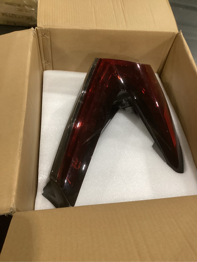 Condition photo showing Good Condition for nakkaa left outer tail light assembly compatible with cr-v crv 2020 2021 2022 rear brake lamp ho2804122 33550tlaa21