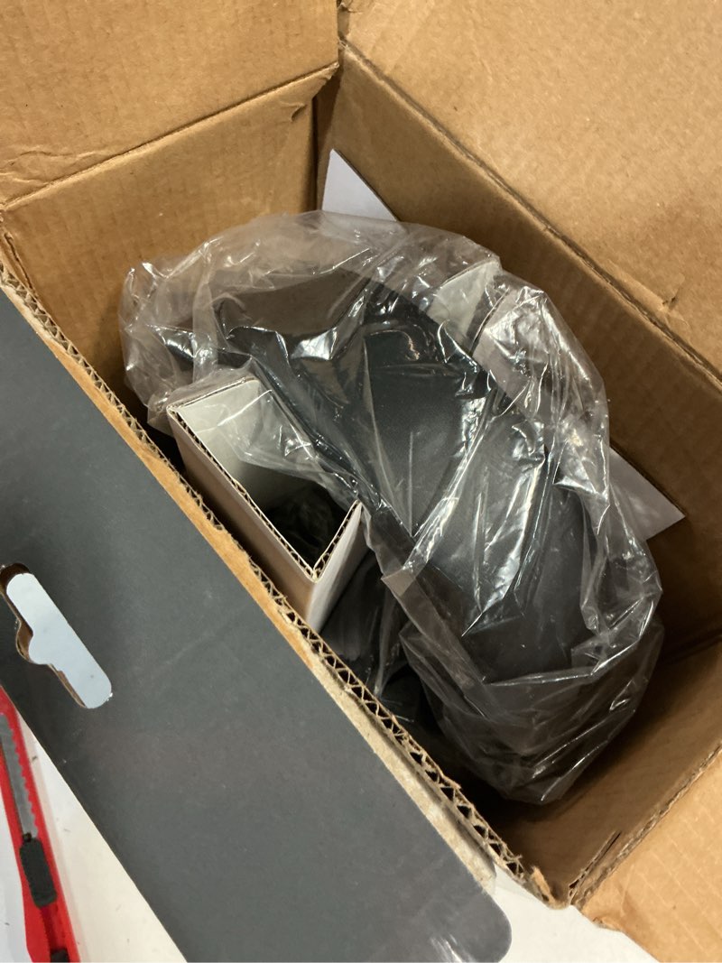 Condition photo showing New/Like New for mackie mc series, professional closed-back headphones (mc-100)