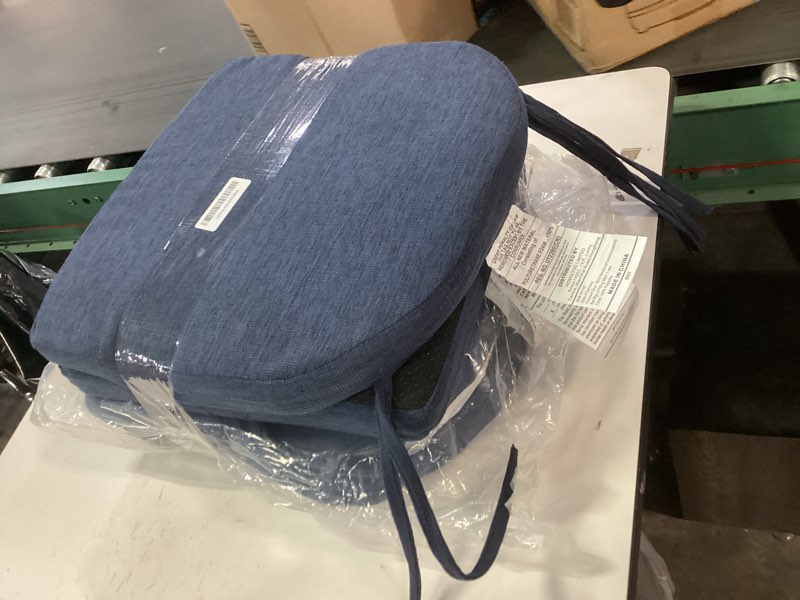 Condition photo showing Good Condition for downluxe Indoor Chair Cushions for Dining Chairs, Soft and Comfortable Textured Foam Kitchen Chair Pads with Ties and Non-Slip Backing, 16" x 16" x 2", Navy, 4 Pack Navy 4 Count (Pack of 1)