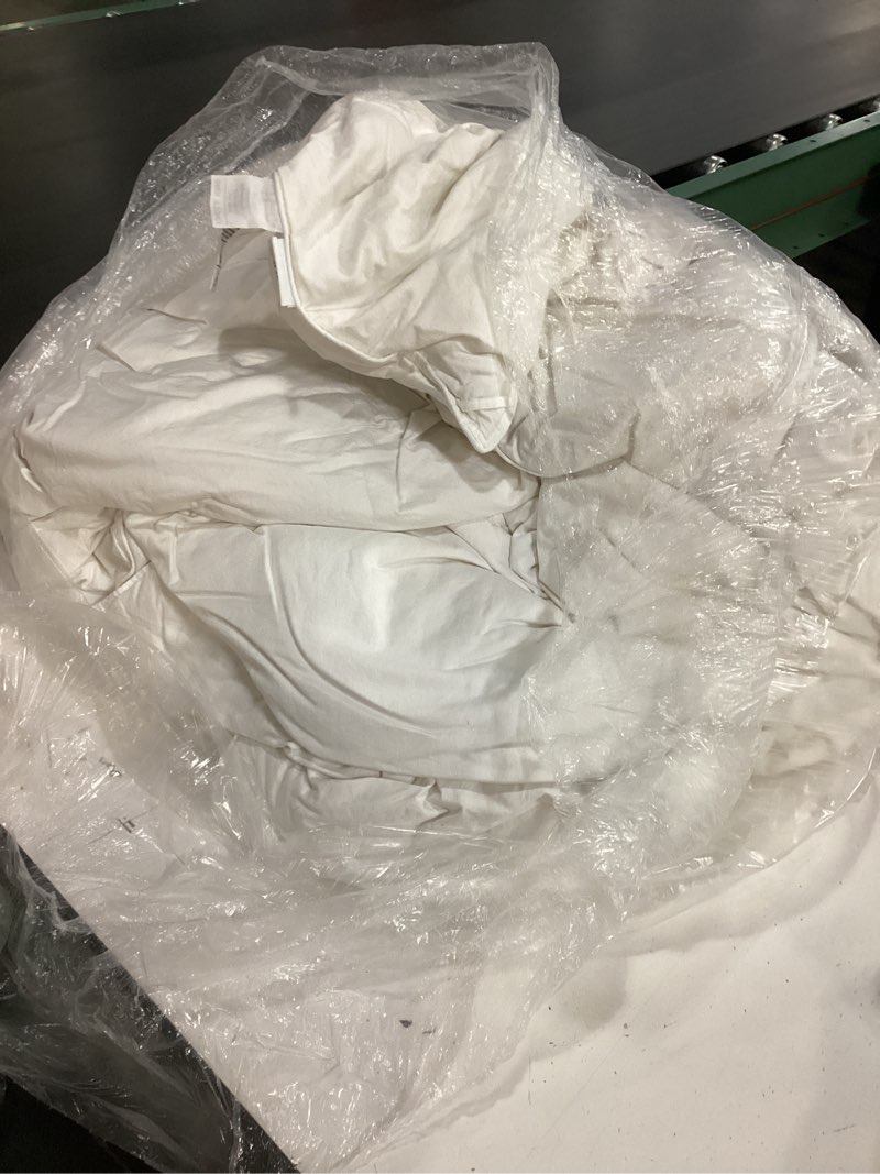 Condition photo showing As Is for ultra warm premium down alternative king white (quince)