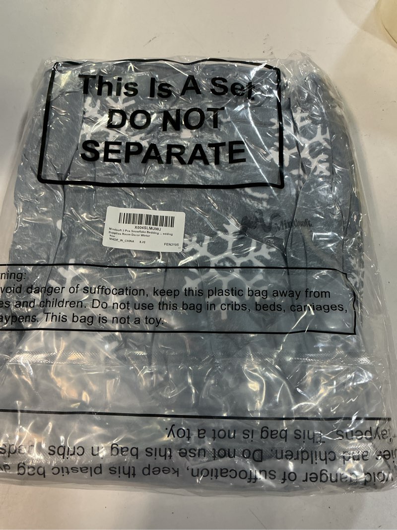 Condition photo showing New/Like New for Winter Snowflake Throw Blanket 60 x 80 inches Large Thermal Soft Blankets with 2 Matching Pillow Covers Twin Size Snowflake Decoration for Couch and Bed