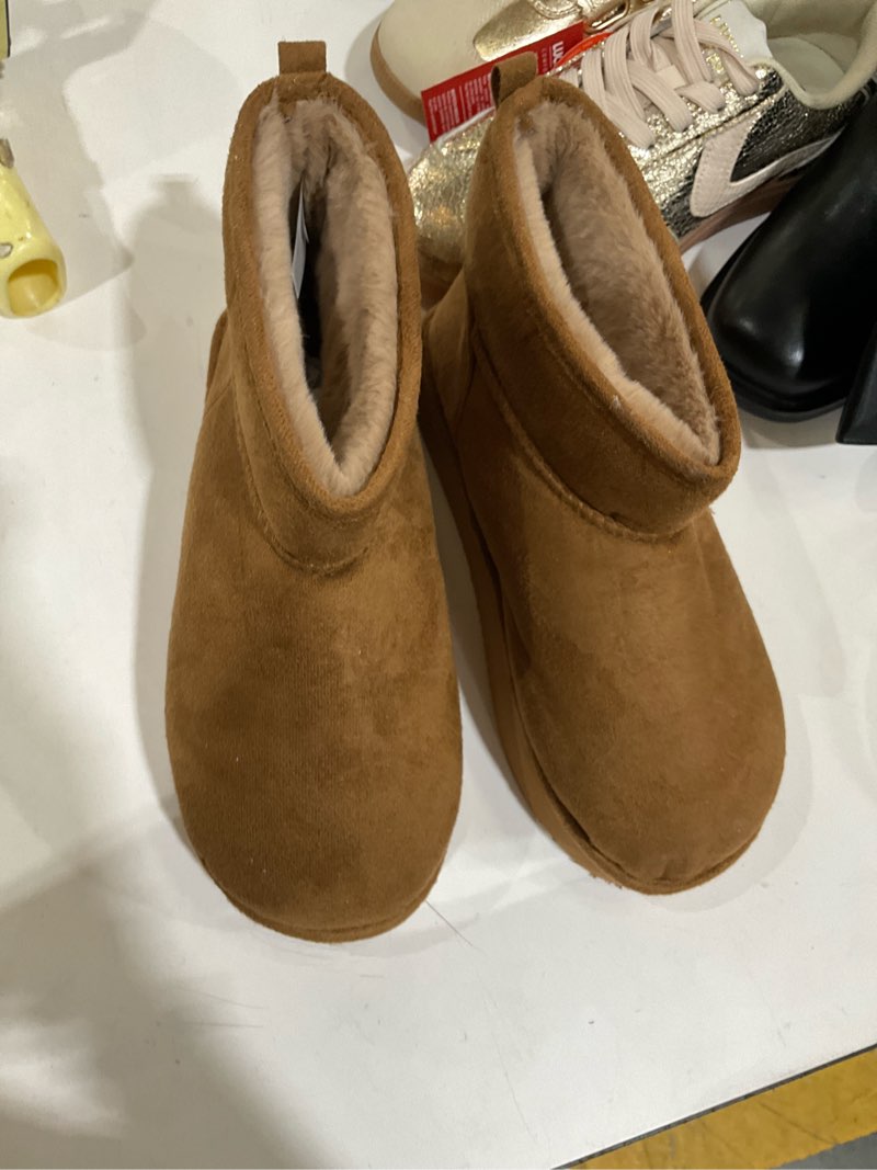 Brown boots size 4