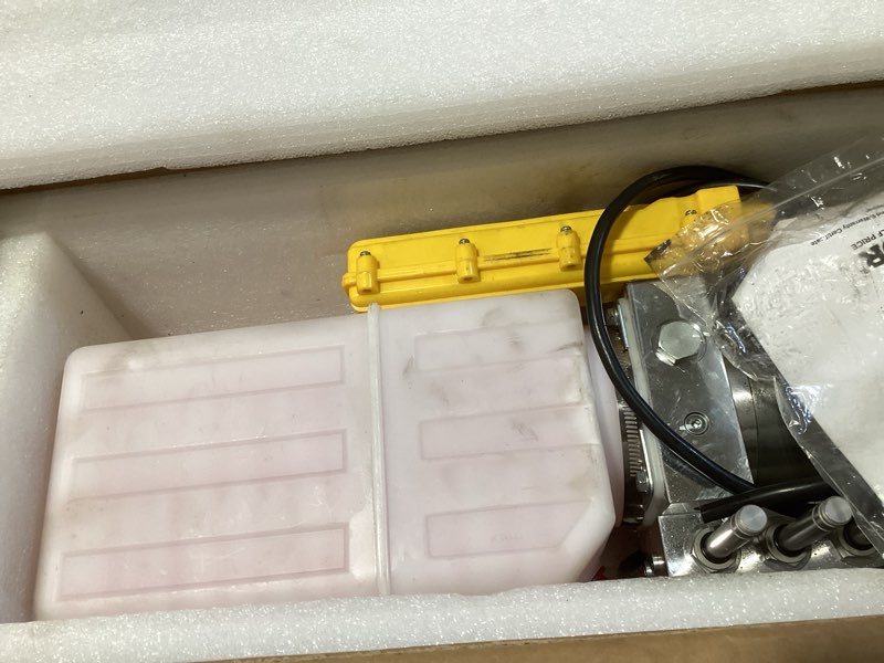 Condition photo showing Good Condition for mophorn hydraulic power unit 6 quart 6 way hydraulic pump double acting hydraulic power unit 12v dc dump trailer car remote with plastic oil reservoir (plastic, double acting)