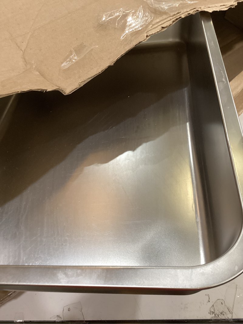 Condition photo showing Good Condition for kirecoo stainless steel litter box, large low entry metal cat pan box, indoor litter tray, non stick, no smell, easy to clean, pet toilet supplies for cats 19.48” l x 13.58” w x 3.9” h