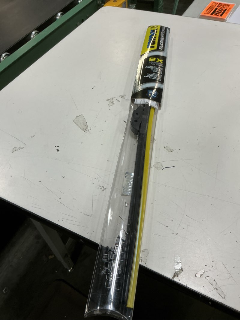 Condition photo showing New/Like New for Rain-X 830126 Silicone Endura Wiper Blades, 26 Inch Windshield Wipers (Pack of 1), Automotive Replacement Windshield Wiper Blades With Two Times Longer-Lasting Resilient Silicone Rubber Squeegee 26" Endura